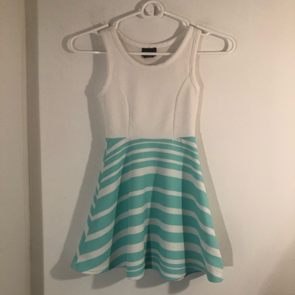 Girls Textured Tank Top Dress Size 5/6 Light Green and White